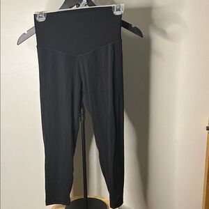 Offline by Aerie Black 3/4 Crop Leggings